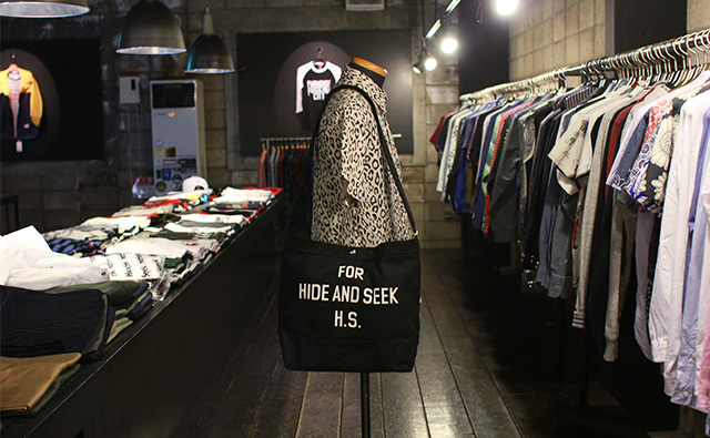 HIDE&SEEK News Paper Bag